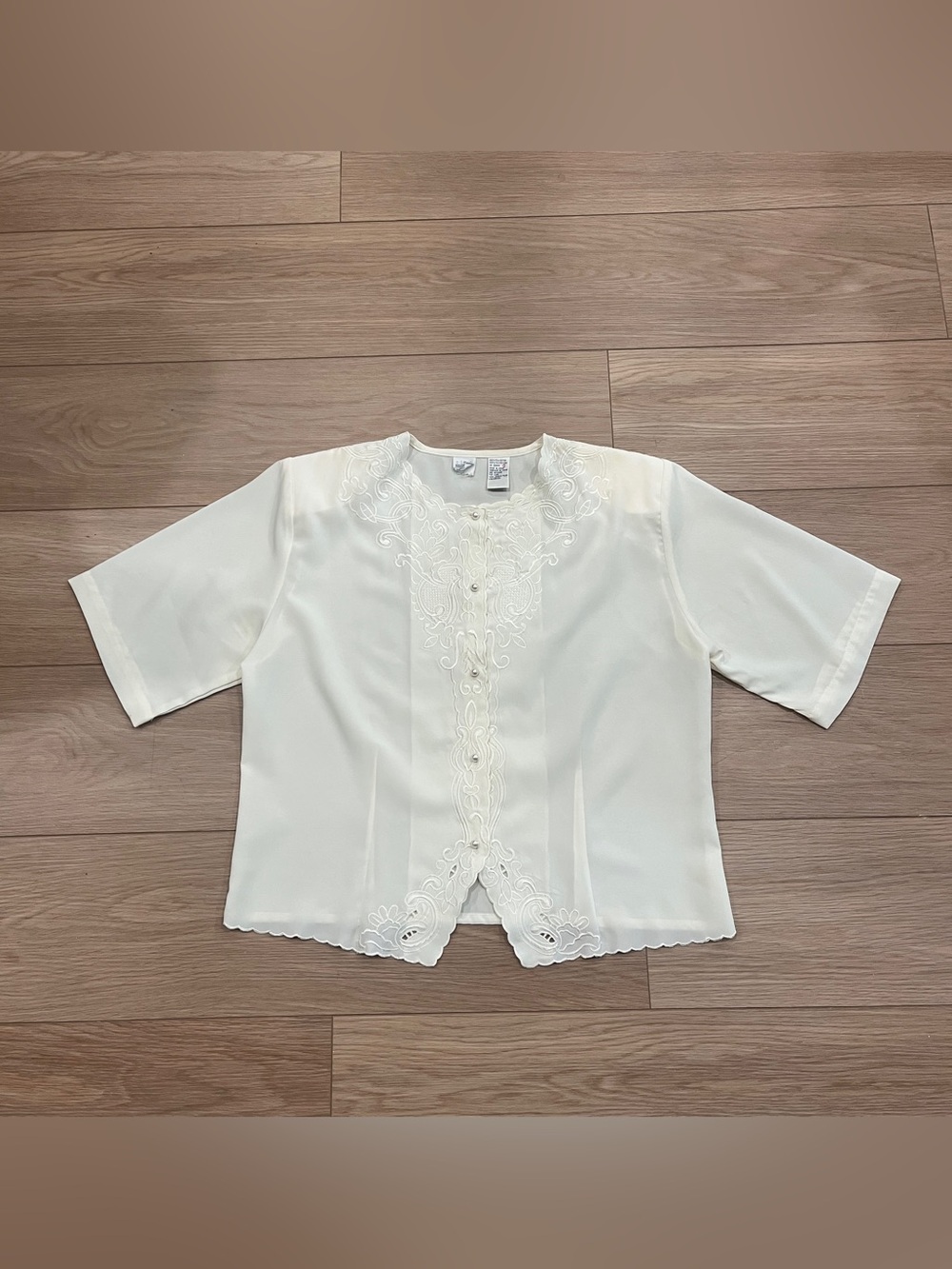 Vintage Cleo Ivory Embroidered Pearl Button Blouse Romantic 90s